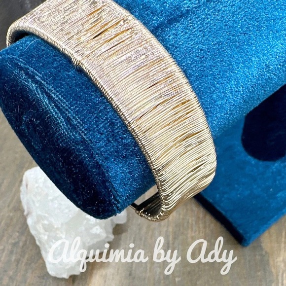 Statement gold chunky mesh cuff bangle bracelet adjustable - Picture 3 of 3